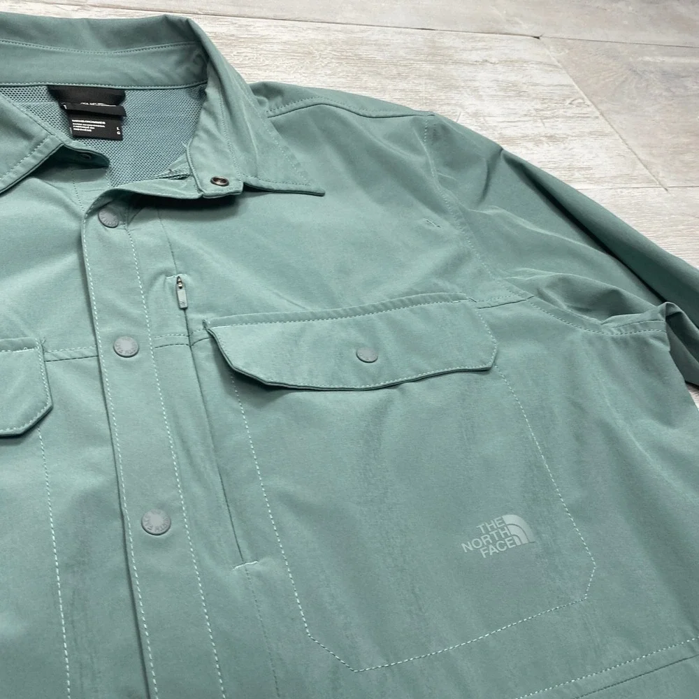 The North Face Mens Large Green Long Sleeve Vented Trail Hiking Button Up Shirt